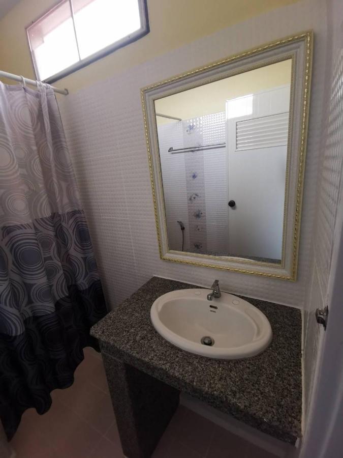 Metro Residence Szurin Kültér fotó